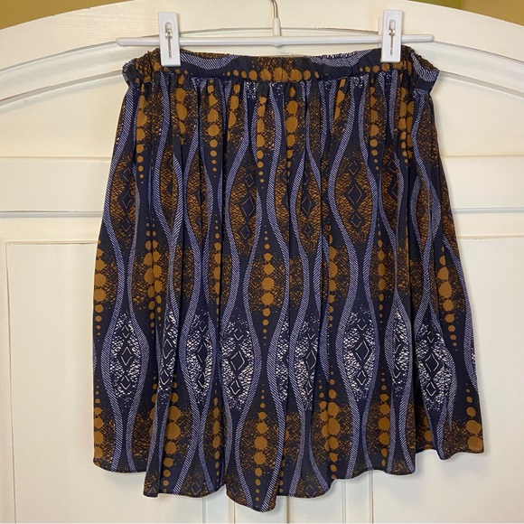 Club Monaco Silk Mini Skirt - Picture 4 of 8